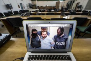 L'immagine dell'arresto di Giovanni Brusca, oggi scarcerato